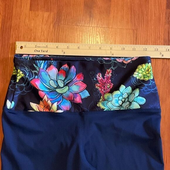 Like new!, Pineapple Clothing Bali Blue Lucy Navy Leggings Yoga Pants Size M - Picture 4 of 11